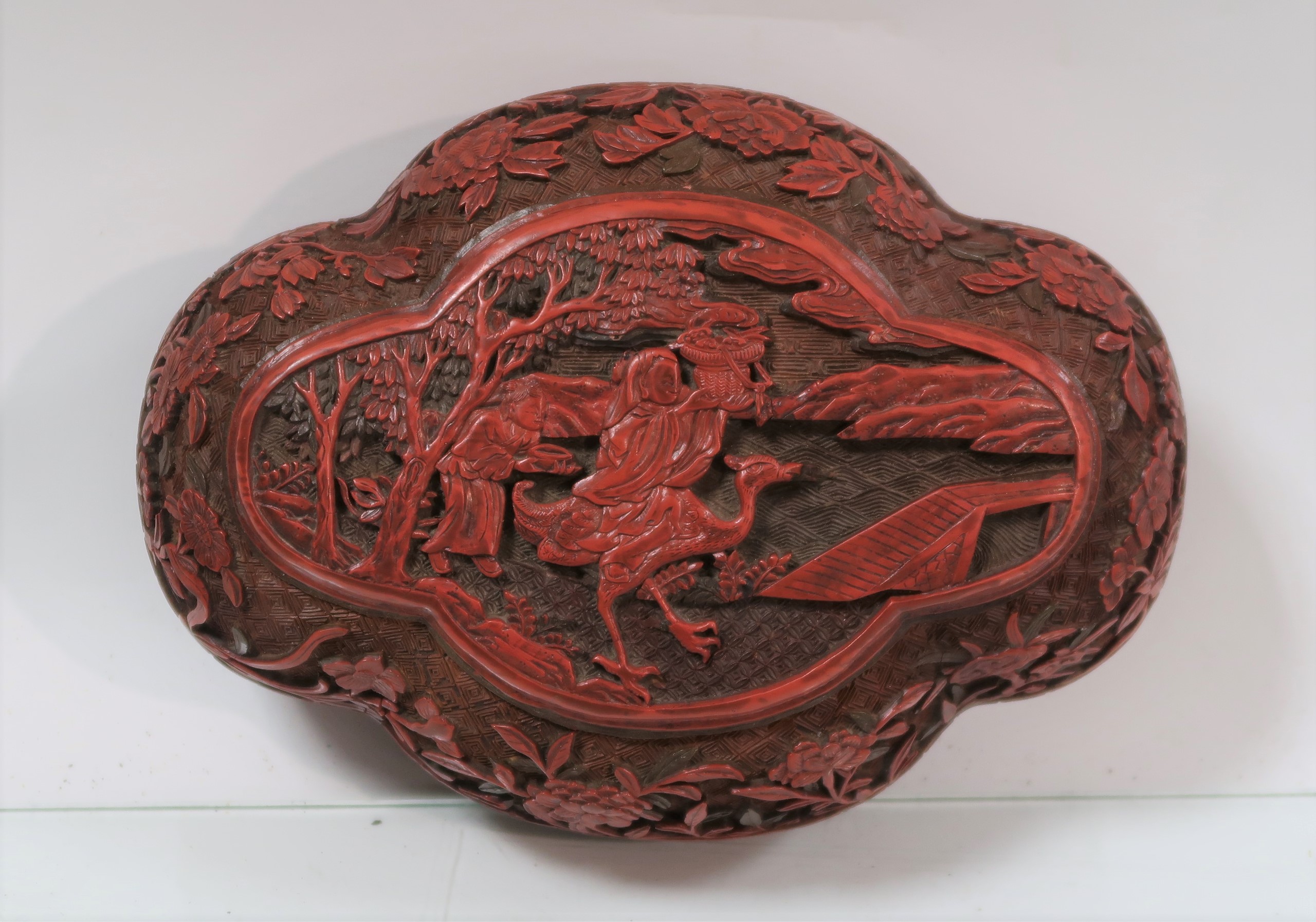 Boîte circulaire couverte en bronze et émaux cloisonnés